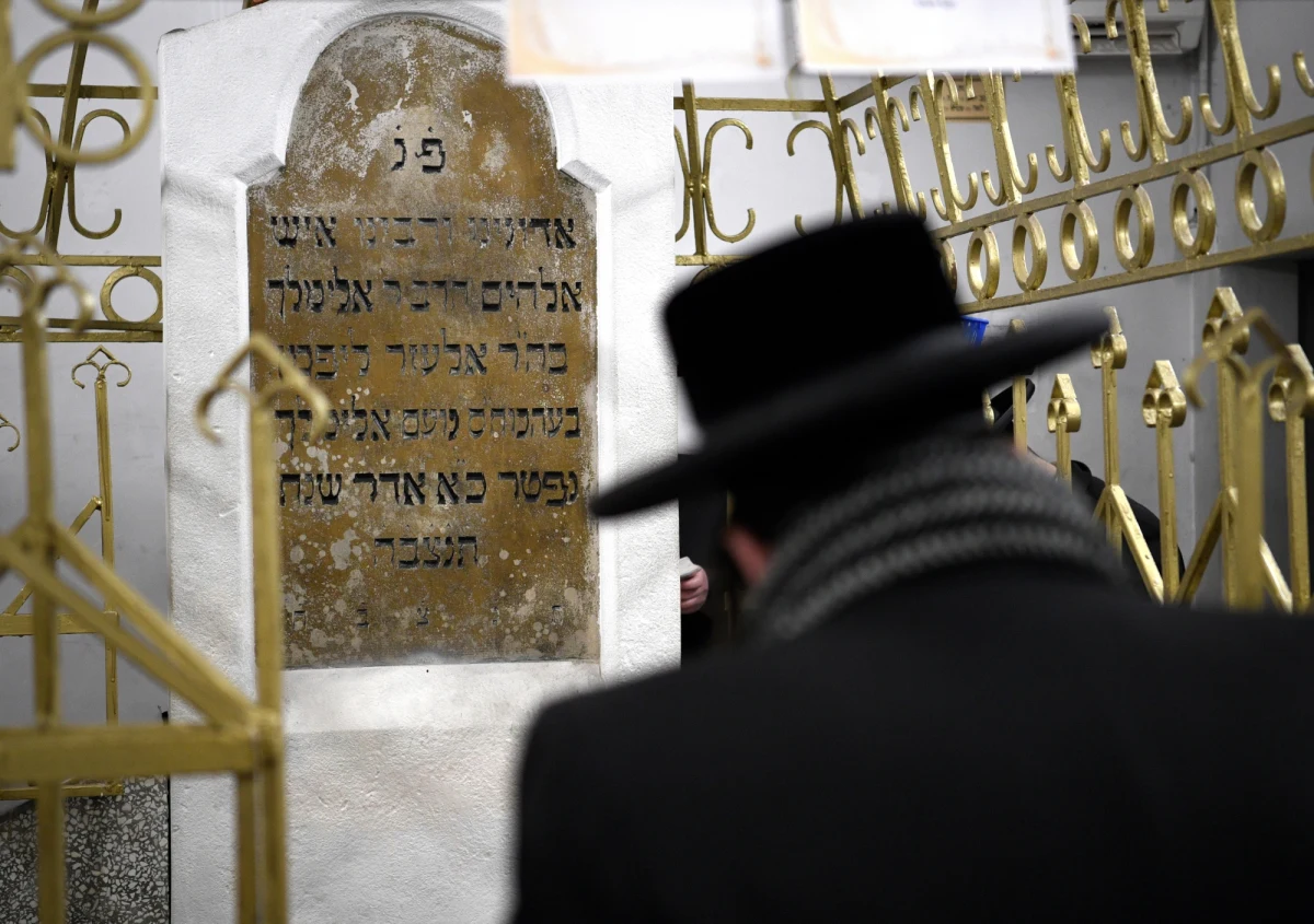 Około trzech tysięcy chasydów, głównie z Europy, USA, Kanady i Izraela, przybędzie do Leżajska na Podkarpaciu, aby wziąć udział w modlitwach z okazji 237. rocznicy śmierci cadyka Elimelecha. Główne uroczystości żydowskie odbędą się w nocy z czwartku na piątek.