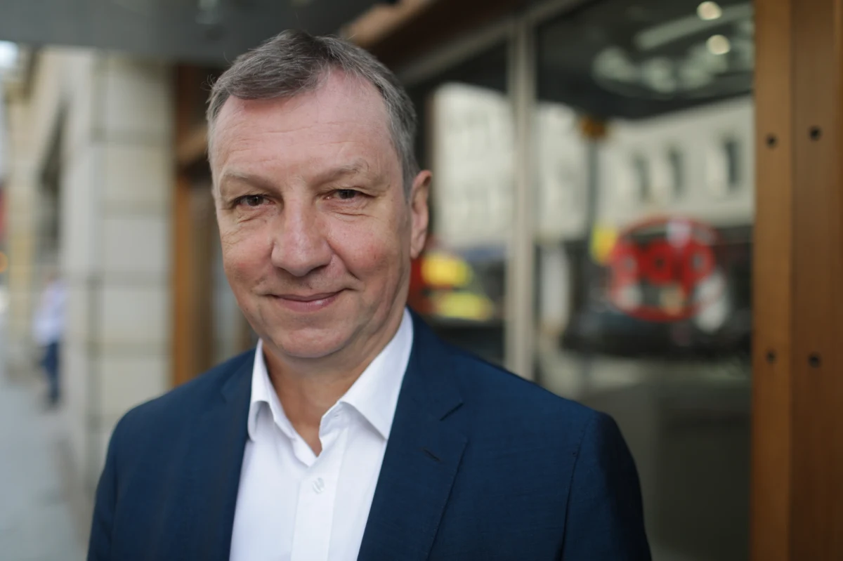 "Wsłuchuję się dziś w argumenty rolników, w ich postulaty. Dziś to są realne problemy. Ja sam organizowałem spotkania panu (wiceministrowi rolnica Michałowi – przyp. red.) Kołodziejczakowi, kiedy przyjeżdżał do Strasburga czy Brukseli" – mówił na antenie Radia RMF24 PO europoseł Andrzej Halicki. "Dziś trzeba być skutecznym w przekonywaniu swoich partnerów także do racji, które są po naszej stronie. Trzeba zacząć od tego, że musimy zacząć mówić jednym językiem z Ukraińcami" - dodawał. 