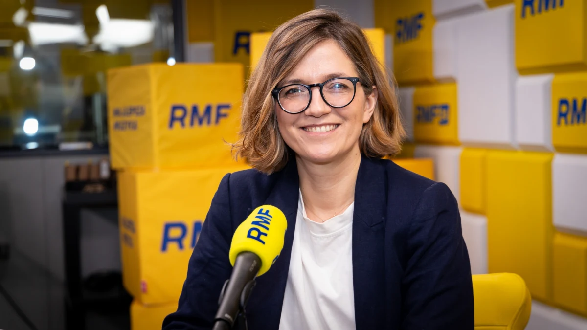 "Nigdy nie wiadomo, co się zdarzy. Nie kandyduję sama, kandyduję z całą drużyną" - mówiła Magdalena Biejat, która wystartuje w wyborach na prezydenta Warszawy. Jej kontrkandydatem będzie obecny włodarz stolicy Rafał Trzaskowski. "Naszym wspólnym celem jest zmiana miasta na lepsze" - oświadczyła gościni Popołudniowej rozmowy w RMF FM.