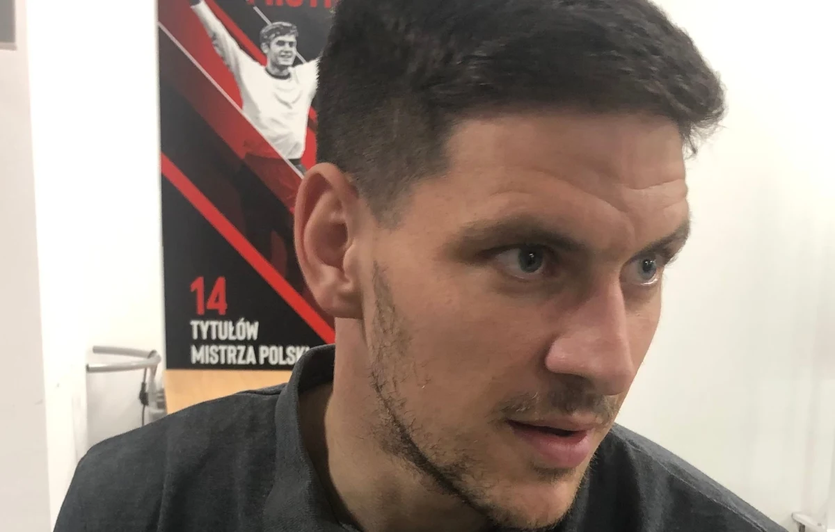 Piłkarze Górnika Zabrze otrzymali część zaległych wynagrodzeń. W ubiegły piątek piłkarze nie wyszli na trening - wszystko z powodu zaległości w wypłacie pensji. Jednodniowy strajk poskutkował. Klub porozumiał się z zawodnikami, a w tym tygodniu wypłacić ma część zaległych pieniędzy. Resztę gracze mają otrzymać do poniedziałku. Klub całości zaległości nie był w stanie wypłacić, bo nadal nie otrzymał całej pierwszej transzy pieniędzy za transfer Daysuke Yokoty, który przed sezonem przeniósł się z Górnika do KAA Gent.