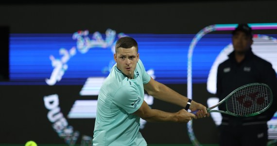 Rozstawiony z "trójką" Hubert Hurkacz przegrał z Francuzem Ugo Humbertem 6:3, 6:7 (8-10), 3:6 i odpadł w ćwierćfinale turnieju tenisowego ATP 500 na twardych kortach w Dubaju. Polak w drugim secie zmarnował trzy piłki meczowe. To jego druga porażka z tym rywalem w odstępie trzech tygodni.