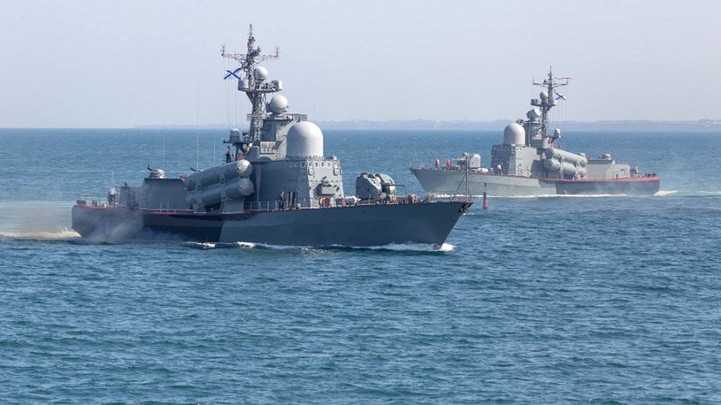 Kreml ma świadomość, że ostatnie skuteczne ukraińskie ataki na okręty rosyjskiej Floty Czarnomorskiej w przyszłości będą się powtarzać, dlatego opracowano technologię lepszego ukrywania jednostek przed morskimi dronami kamikadze.