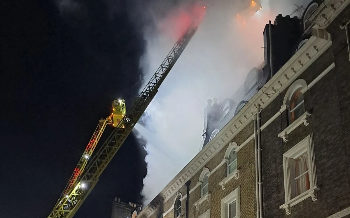 11 osób trafiło do szpitala w wyniku pożaru, który wybuchł w nocy w bloku w zachodnim Londynie. W akcji gaśniczej brało udział 100 strażaków i 15 wozów.