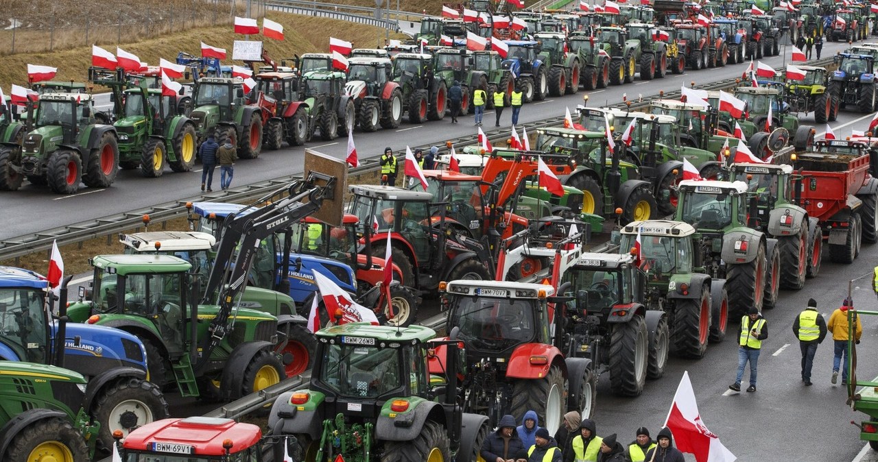 Rolnicy, protestujący, drodze, krajowej, Gronowie, województwie, kujawskopomorskim, zapowiadają, będą, blokować, trasę, momentu, Rolnicy stawiają premierowi ultimatum. Grożą zaoraniem A1