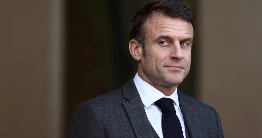 Prezydent Francji Emmanuel Macron. Przywódca jednoznacznie o swoich głośnych słowach