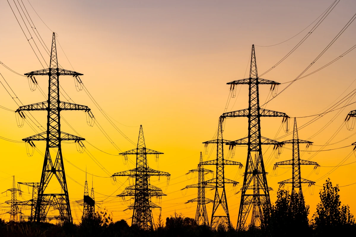 Elektrownia w Ghanie postanowiła odciąć prąd parlamentowi kraju po tym, jak instytucja nie uregulowała zaległości finansowych. Parlamentarzyści zostali nawet uwięzieni w windach, uwolniono ich dopiero po podłączeniu generatorów - donosi lokalna telewizja.