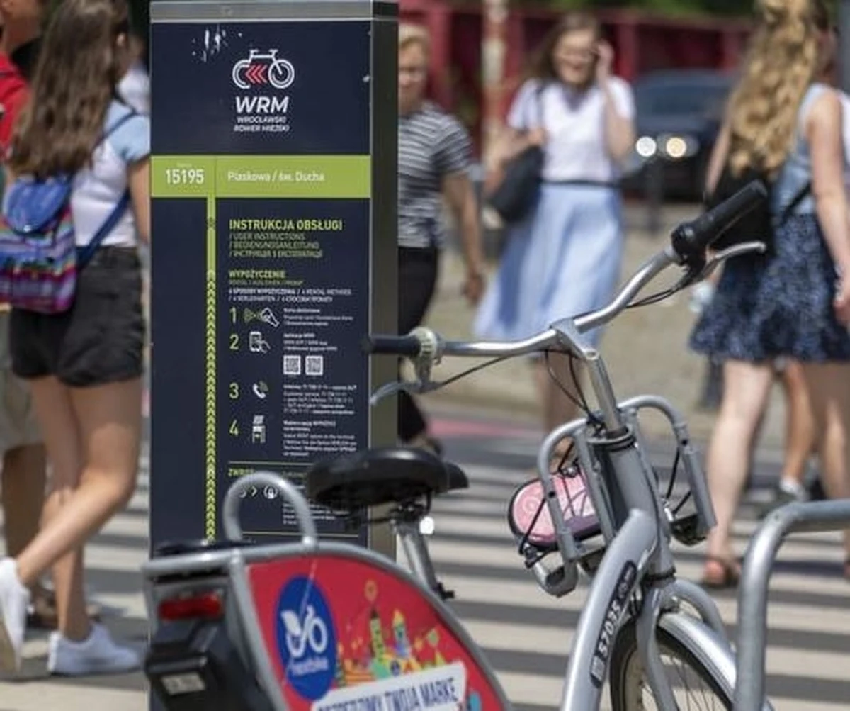 2 tys. 400 rowerów i 230 stacji - będą mieli w tym roku do dyspozycji użytkownicy Wrocławskiego Roweru Miejskiego. Od dziś sezon rusza "pełną parą".  