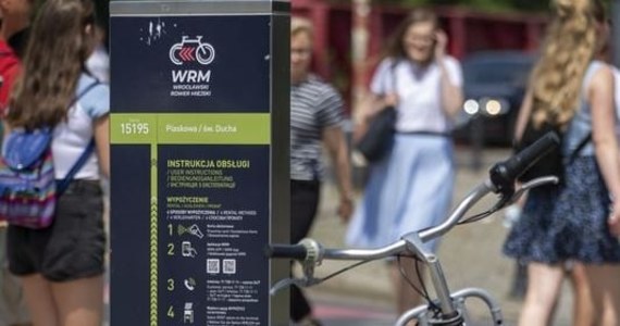2 tys. 400 rowerów i 230 stacji - będą mieli w tym roku do dyspozycji użytkownicy Wrocławskiego Roweru Miejskiego. Od dziś sezon rusza "pełną parą".  