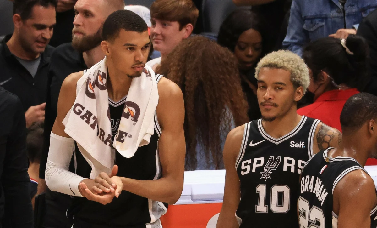 Zupełnie niespodziewanie zakończyło się spotkanie między San Antonio Spurs a Oklahomą City Thunder. Drużyna Jeremy’ego Sochana odniosła sensacyjne zwycięstwo 132:118 nad drugim zespołem Konferencji Zachodniej, a wkład Polaka w wygraną był wymierny. 