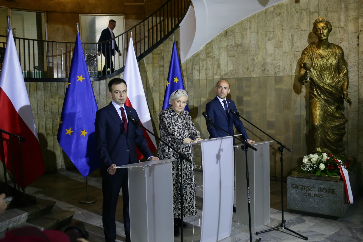 W Katowicach odbyła się oficjalna inauguracja działania Ministerstwa Przemysłu. Prof. Marzena Czarnecka, minister przemysłu, podczas konferencji prasowej w siedzibie nowego resortu, ogłosiła ambitne plany dotyczące transformacji energetycznej. "Będzie przebiegać od węgla do atomu, dlatego lokalizacja ministerstwa na Śląsku jest najlepsza" – wskazała Czarnecka.