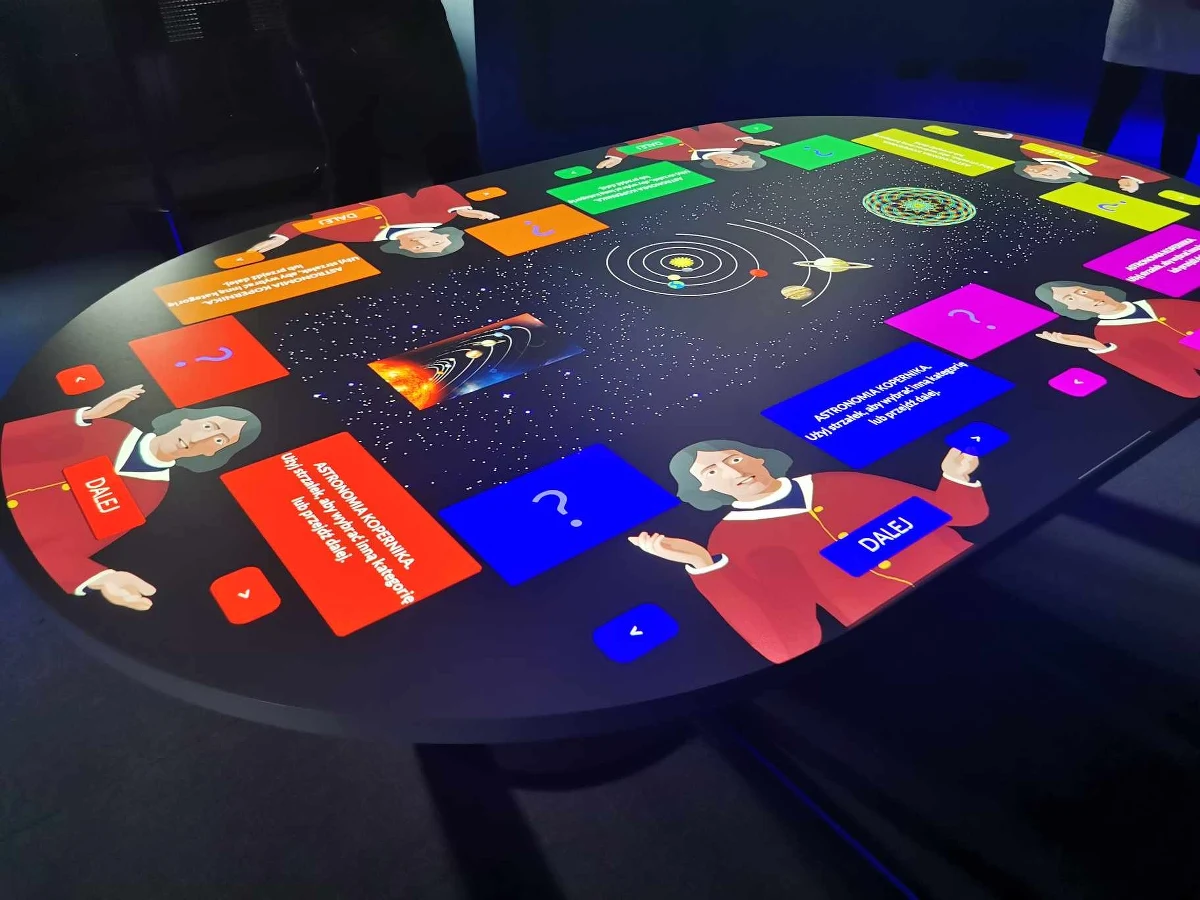 Co widział Kopernik, gdy inni tylko patrzyli? Jak tłumaczył sobie regularny ruch planet, wzory kreślone przez wahadło czy wędrówkę cienia? Tego możesz dowiedzieć odwiedzając "Doświadczalnię Kopernika". To nowa pracownia uruchomiona w Obserwatorium Astronomicznym w Olsztynie.