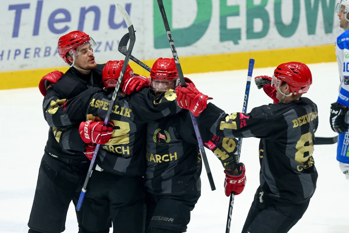 W piątek rozpoczęła się faza play-off TAURON Hokej Ligi. To był wieczór niespodzianek. Na Jastorze w Jastrzębiu Zdroju nieoczekiwanie wygrali torunianie. W Oświęcimiu lepsza była Comarch Cracovia. W Tychach gospodarze pokonali Podhale dopiero w dogrywce. Jedynie GieKSa zagrała jak na faworyta przystało i pewnie pokonała Zagłębie. W sobotę mecze numer dwa. 