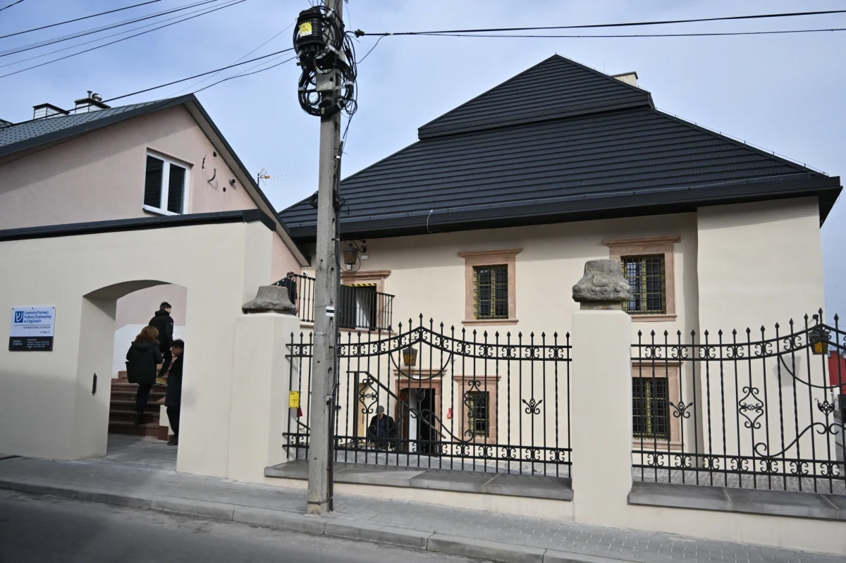Odrestaurowana XVII-wieczna synagoga w Chęcinach w woj. świętokrzyskim została udostępniona zwiedzającym, w weekend zaplanowano tam dni otwarte. 