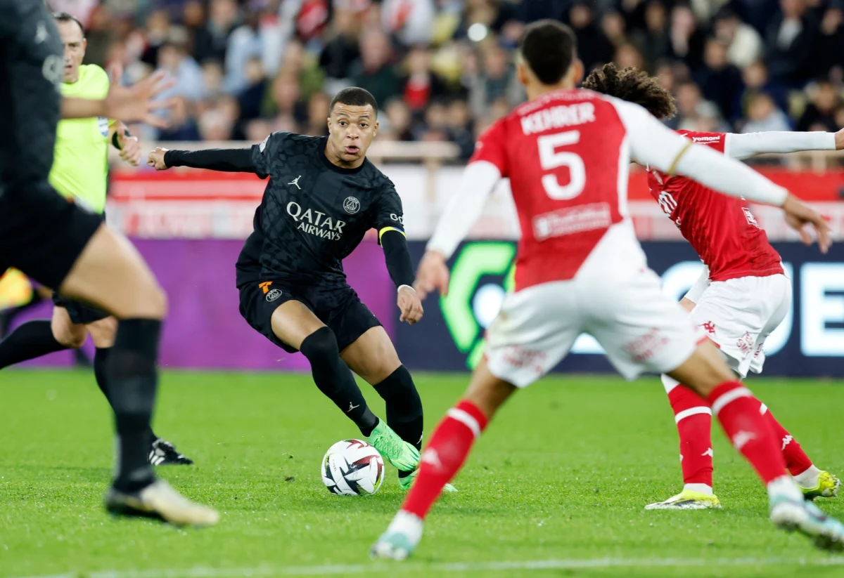 Piłkarze Paris Saint-Germain zremisowali na wyjeździe z AS Monaco 0:0 w meczu otwierającym 24. kolejkę francuskiej ekstraklasy. To kolejne potknięcie drużyny. 