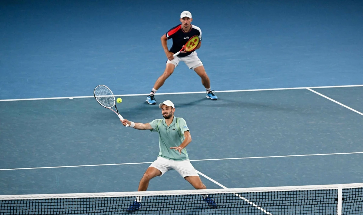 Polski deblista Jan Zieliński i jego partner z Monako, Hugo Nys, awansowali do finału debla podczas turnieju ATP w Acapulco. Para ta zagra o pierwszy tytuł w tym roku z najwyżej rozstawionymi Meksykaninem Santiago Gonzalezem i Brytyjczykiem Nealem Skupskim.