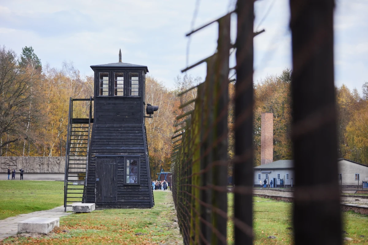 Ponad 70 eksponatów wykopanych na terenie poobozowym KL Stutthof trafiło do Muzeum Stutthof w Sztutowie w Pomorskiem. Jednym z najcenniejszych odnalezionych zabytków jest niemiecka rozdzielnia prądu, pierwotnie umieszczona na jednym ze słupów stanowiących ogrodzenie obozu.