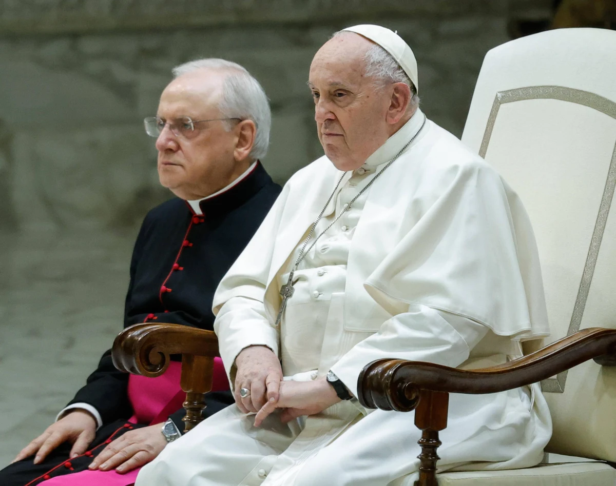 Papież Franciszek powiedział w sobotę podczas jednej z audiencji, że nie może przeczytać przemówienia z powodu, jak wyjaśnił, "zapalenia oskrzeli". Tydzień wcześniej Watykan ogłosił, że papież ma lekki stan grypowy. W minionych dniach dwukrotnie odwołał planowane audiencje.