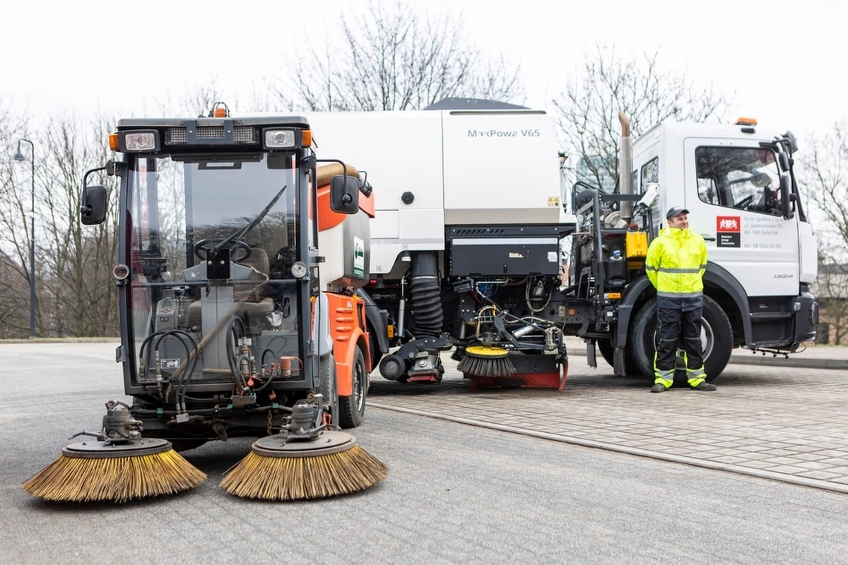 Usuwanie piasku z ulic, sprzątanie terenów zielonych, czyszczenie znaków drogowych, sygnalizatorów i oświetlenia ulicznego. To zakres prac porządkowych przed nadejściem wiosny, które prowadzić będzie Gdański Zarząd Dróg i Zieleni. Sprzyjająca porządkom aura pozwala na wznowienie mechanicznego oczyszczania dróg.