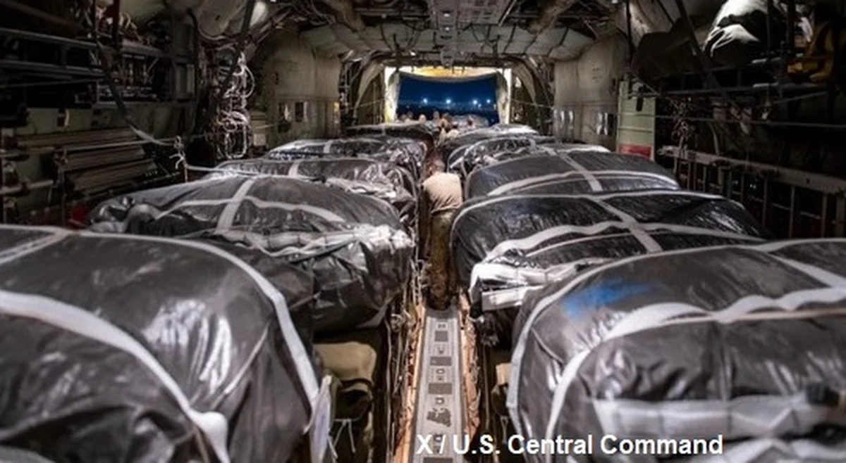 Około 38 tys. posiłków zostało zrzucone do Strefy Gazy przez amerykańskie samoloty wojskowe w ramach pierwszej tury pomocy humanitarnej - poinformowała agencja Associated Press. Pomoc zatwierdził prezydent Joe Biden.