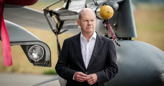 Nie milkną echa podsłuchania przez Rosjan konwersacji oficerów niemieckich sił powietrznych, którzy rozmawiali na temat wojny w Ukrainie. Kanclerz Niemiec Olaf Scholz poinformował, że "sprawa jest wyjaśniana bardzo dokładnie, intensywnie i szybko". "Jest to konieczne" - dodał.