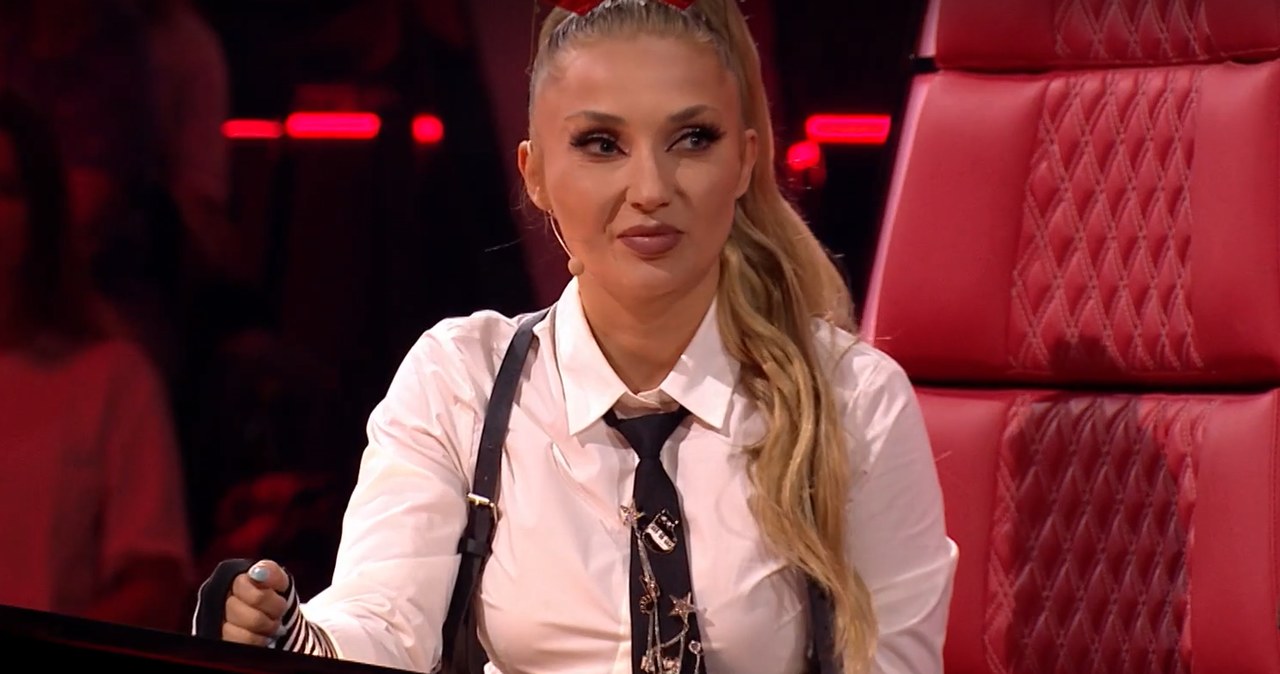 Do niecodziennej sytuacji doszło podczas występu w "The Voice Kids". Żaden z trenerów nie odwrócił swojego fotelu podczas występu, a na taką sytuację w nietypowy sposób zareagowała Cleo. Wokalistka zwróciła się do produkcji o możliwość złamania regulaminu. 