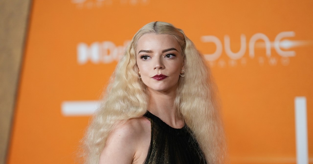 Przez długi czas wielu fanów nie wiedziało, że Anya Taylor-Joy pojawi się w drugiej części "Diuny". Reżyser celowo trzymał jej występ w tajemnicy. Aktorkę widzimy w filmie przez zaledwie kilka sekund, lecz jej postać może okazać się kluczowa dla rozwoju historii. Uwaga na spoilery!