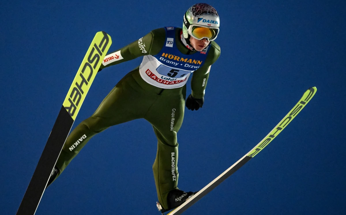 ​Aleksander Zniszczoł zajął trzecie miejsce w niedzielnym konkursie Pucharu Świata w skokach narciarskich w fińskim Lahti. To pierwsze podium reprezentanta Polski w tym sezonie. Pozostali nasi skoczkowie nie awansowali do drugiej serii.