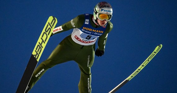 ​Aleksander Zniszczoł zajął trzecie miejsce w niedzielnym konkursie Pucharu Świata w skokach narciarskich w fińskim Lahti. To pierwsze podium reprezentanta Polski w tym sezonie. Pozostali nasi skoczkowie nie awansowali do drugiej serii.