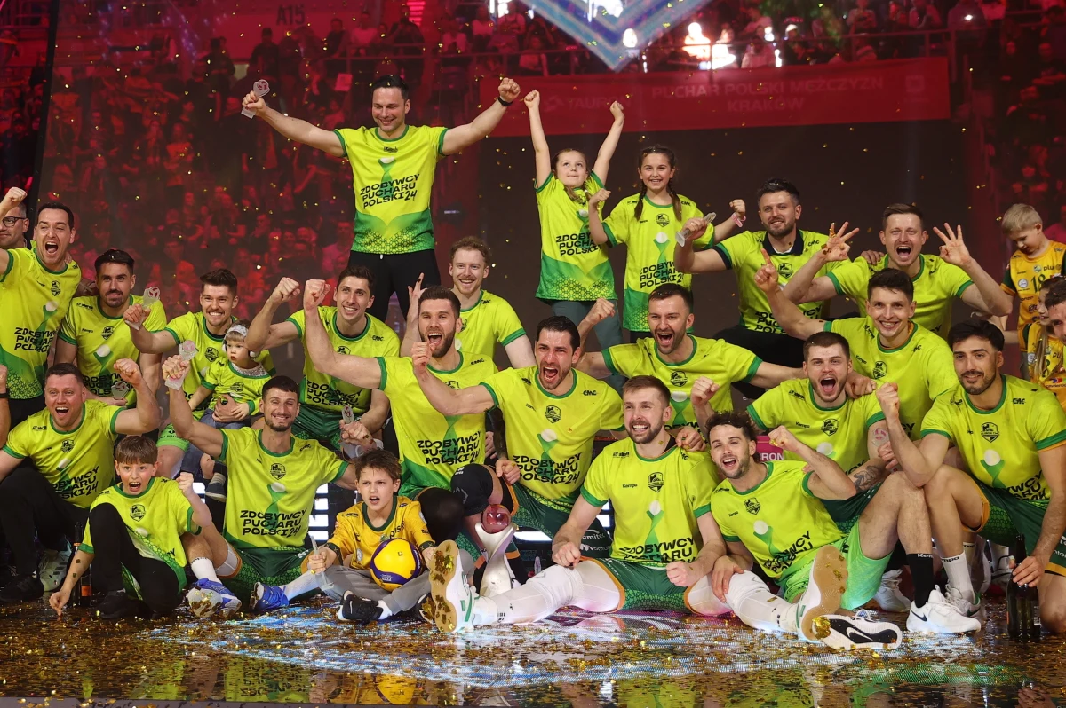 Siatkarze Aluron CMC Warty Zawiercie po raz pierwszy w historii zostali triumfatorami siatkarskiego Pucharu Polski. Po niezwykłym meczu finałowym pokonali w krakowskiej Tauron Arenie graczy Jastrzębskiego Węgla 3:1.