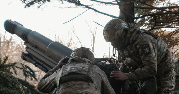 Ukraińskie wojska nieprawidłowo zaplanowały odwrót z Awdijiwki, zdobytej przez rosyjskie siły 17 lutego. Utrata kontroli nad kilkoma wsiami na zachód od miasta świadczy o tym, że Ukraińcy nie byli w stanie powstrzymać dalszego natarcia Rosjan - ocenia amerykańska stacja CNN.