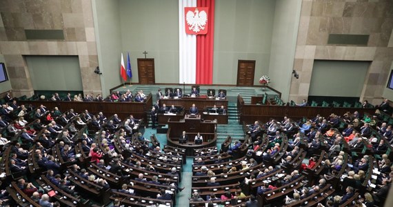 Sejm zajmie się na najbliższym posiedzeniu czterema projektami ustaw dotyczącymi aborcji: dwa z nich złożyła Lewica, jeden projekt jest autorstwa Koalicji Obywatelskiej, a jeden został złożony przez Trzecią Drogę: PSL i Polskę 2050 - poinformował marszałek Sejmu Szymon Hołownia.