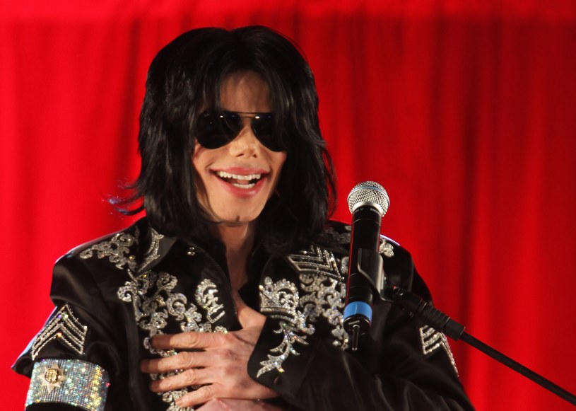 5 marca 2009 roku trapiony potężnymi problemami finansowymi Michael Jackson ogłasza sensacyjną wiadomość. Po 12 latach przerwy wraca do koncertowania. Ponad 3 miesiące później świat obiegły inne, dużo tragiczniejsze doniesienia dotyczące króla popu. 
