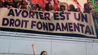 Francja pierwszym krajem z prawem do aborcji w konstytucji