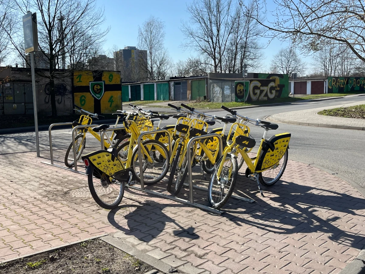 Ponad 4 km długości będzie miała pierwsza w Katowicach velostrada. Właśnie rusza jej budowa, dziś symbolicznie wbita została łopata w miejscu, gdzie rozpocznie się nowa komfortowa droga dla rowerzystów. Połączy ona dzielnice Giszowiec i Brynów. W planach kolejne velostrady, które mają łączyć poszczególne miasta Górnośląsko-Zagłębiowskiej Metropolii.