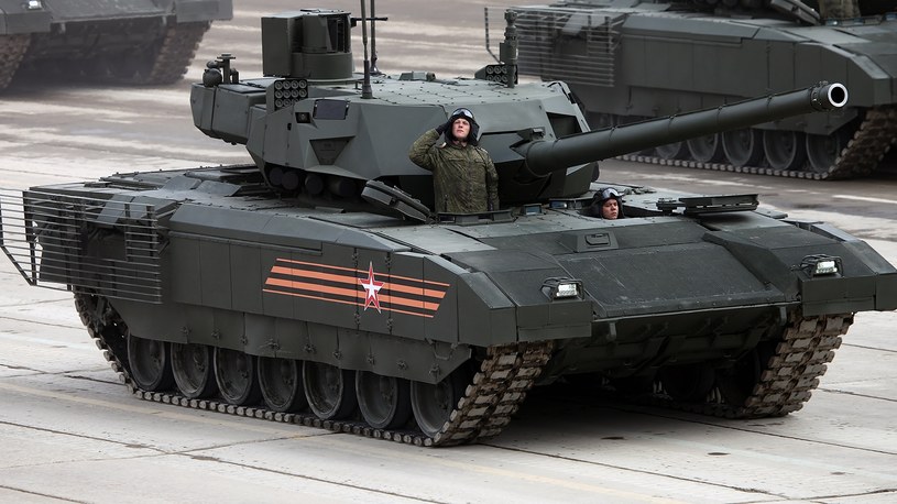 Superczołg T-14 Armata był dumnie prezentowany na paradach Dnia Zwycięstwa przed samym Władimirem Putinem, tymczasem sami Rosjanie w końcu przyznali, że to kupa złomu i nie nadaje się do prowadzenia wojny w Ukrainie.