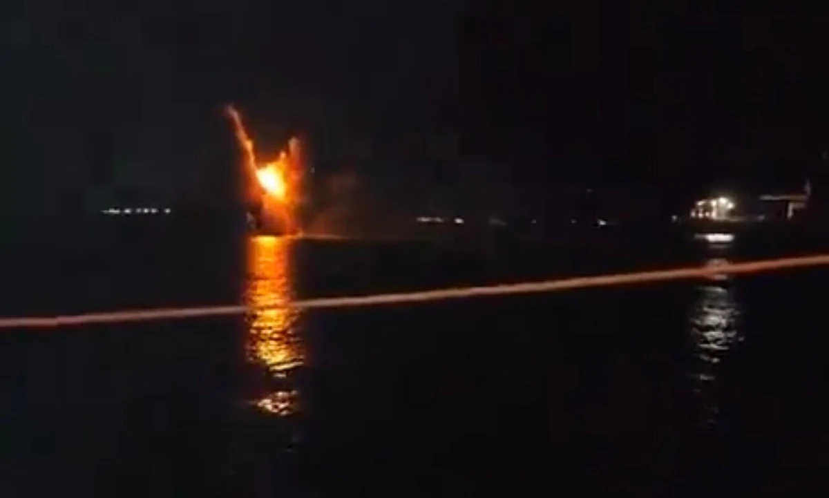 "Grupa 13", jedna z jednostek ukraińskiego wywiadu wojskowego, zaatakowała w nocy z poniedziałku na wtorek dronami morskimi okręt patrolowy Floty Czarnomorskiej. Ukraińcy poinformowali, że "Siergiej Kotow", bo o nim mowa, po trafieniu w rufę i obie burty zatonął. To już piętnasty rosyjski okręt zatopiony podczas wojny z Ukrainą. Tylko od końca grudnia 2023 roku najeźdźcy stracili cztery ważne okręty.