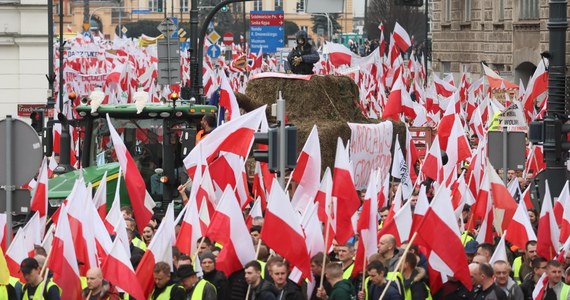 W środę w Warszawie odbędzie się strajk generalny rolników. Dołączą także myśliwi oraz leśnicy. Organizatorzy spodziewają się nawet 150 tys. uczestników. To oznacza poważne utrudnienia dla mieszkańców stolicy. Gdzie i kiedy się ich spodziewać? Policja przypomina rolnikom o zakazie wjazdu traktorów do wielu części miasta. 
