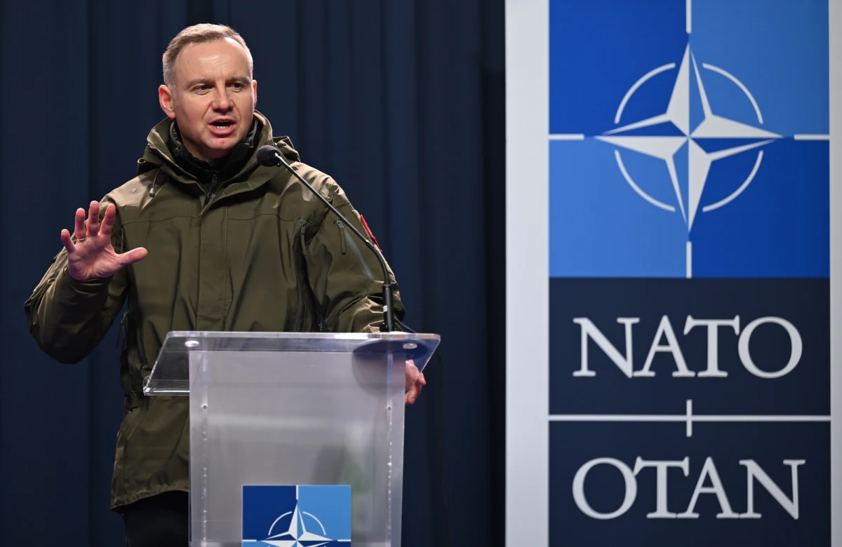 Na przyszły poniedziałek, przed wizytą w USA, zwołam Radę Bezpieczeństwa Narodowego. To bardzo ważne, by nasi sojusznicy widzieli, że Polska jako całość w sprawach bezpieczeństwa mówi jednym głosem - powiedział prezydent Andrzej Duda podczas ćwiczeń Dragon-24. BBN podało, że posiedzenie ma się rozpocząć o 9 rano.