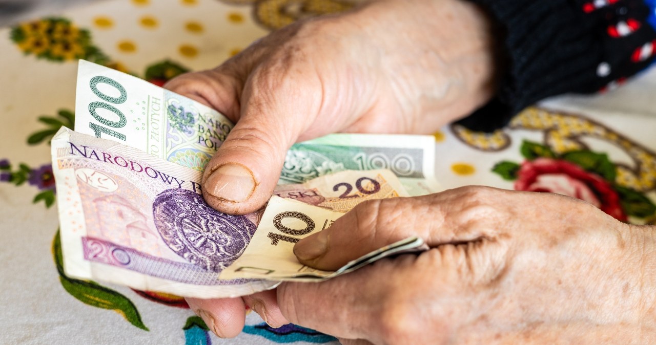 373,67 zł dodatku do emerytury co miesiąc. Emeryci dostaną pieniądze z KRUS