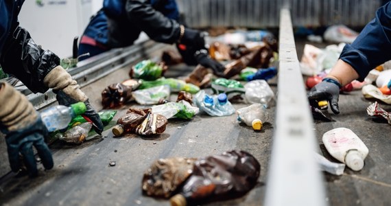 Policjanci szukają matki noworodka, którego zwłoki znaleziono w sortowni śmieci w Lublinie. Ciało zauważył jeden z pracowników zakładu. Śledztwo ws. śmierci dziecka wszczęła prokuratura.