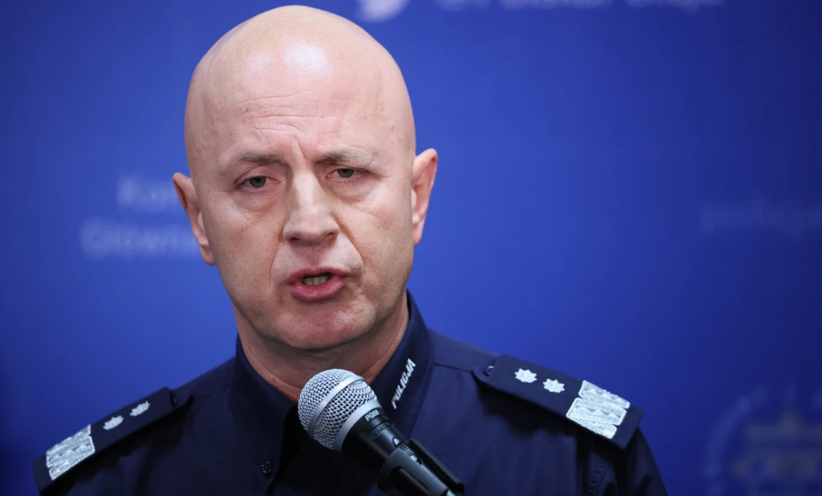 ​Prokuratura Okręgowa w Warszawie prowadzi postępowanie sprawdzające w związku z zawiadomieniem autorstwa MSWiA dotyczącym byłego szefa policji Jarosława Szymczyka i eksplozji granatnika w Komendzie Głównej Policji. Jak dowiedział się reporter RMF FM, dokumenty z resortu dotarły już do śledczych.