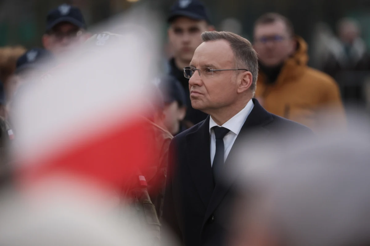 Ostatnie poczynania Andrzeja Dudy trudno uznać za pasmo sukcesów. Kilka akcji toczących się równolegle z głównym nurtem wydarzeń dało w budowie autorytetu prezydenta efekty mizerne. Szczęściem dla Andrzeja Dudy chodzi o sprawy drobne, zauważalne dla niewielu.