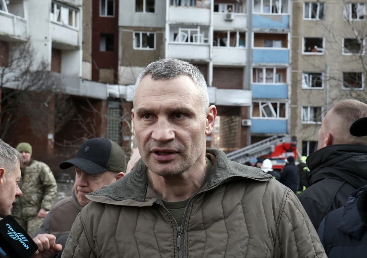 Atmosfera w Kijowie jest napięta. Decyzja Wołodymyra Zełenskiego o zdymisjonowaniu głównodowodzącego ukraińskiej armii gen. Walerija Załużnego nie spotkała się z aprobatą części środowisk politycznych. Teraz czołowi urzędnicy w kraju zastanawiają się, kto będzie następny. Swojej przyszłości nie jest pewien także jeden z najbardziej popularnych w Ukrainie polityków. Mer Kijowa Witalij Kliczko udzielił włoskiej "La Repubblice" wywiadu, w którym mówi o "truciźnie" toczącej Ukrainę. I wskazuje na prezydenta.