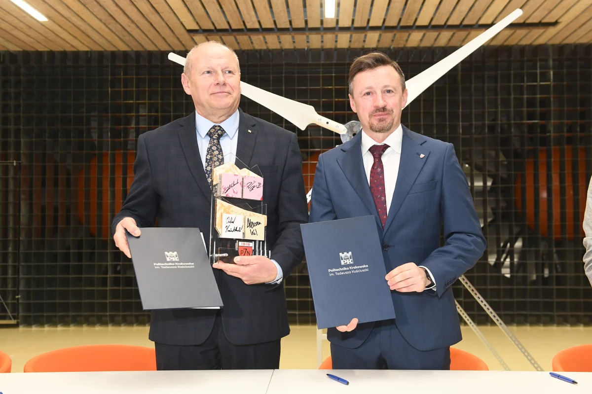 Polski Związek Narciarski i Politechnika Krakowska rozpoczęły współpracę naukowo-techniczną. Sportowcy oraz ich szkoleniowcy będą mogli ćwiczyć w nowym uczelnianym Laboratorium Aerodynamiki Środowiskowej PK. Dzięki tej umowie, polscy zawodnicy sportów zimowych skorzystają z instalacji imitujących np. warunki panujące na skoczni narciarskiej.