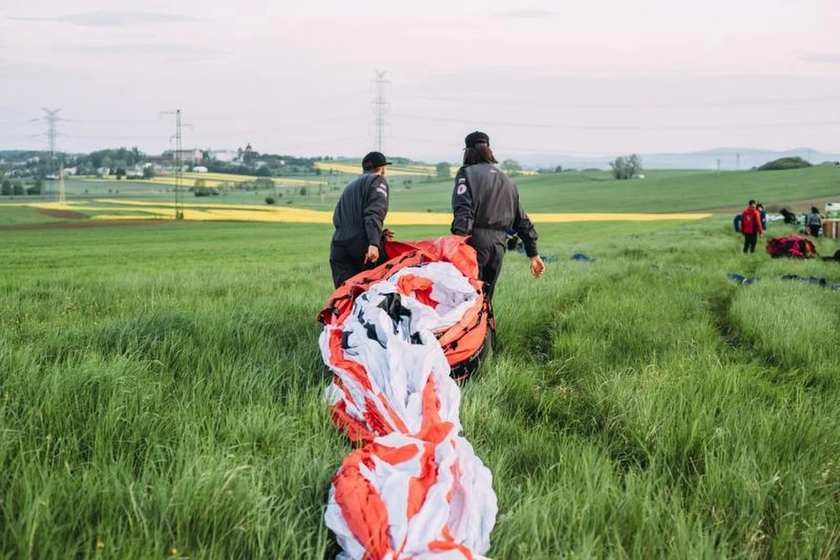 Radiosondy, czyli balony meteorologiczne wypuszczane są codziennie z ok. 1300 stacji aerologicznych na świecie. Ponieważ wznoszą się na wysokość ponad 30 km zdarza się, że wlatują do innego kraju. W Polsce znajdowane były m.in. balony niemieckie, litewskie i rosyjskie. W ciągu ostatnich 48 godzin szczątki trzech balonów meteorologicznych znajdywane były na terenie województwa warmińsko-mazurskiego.  
