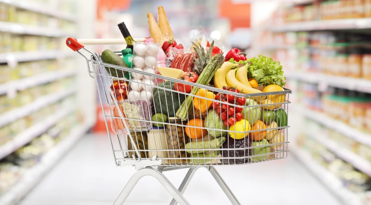 "Moja rekomendacja jest taka, aby wrócić do 5 proc. stawki VAT na żywność. Możemy wrócić do stawki zerowej w każdej chwili" – powiedział premier Donald Tusk. Zaznaczył, że prowadzone są rozmowy z ministrem finansów Andrzejem Domańskim, który do końca tygodnia ma pracować nad rozwiązaniami.