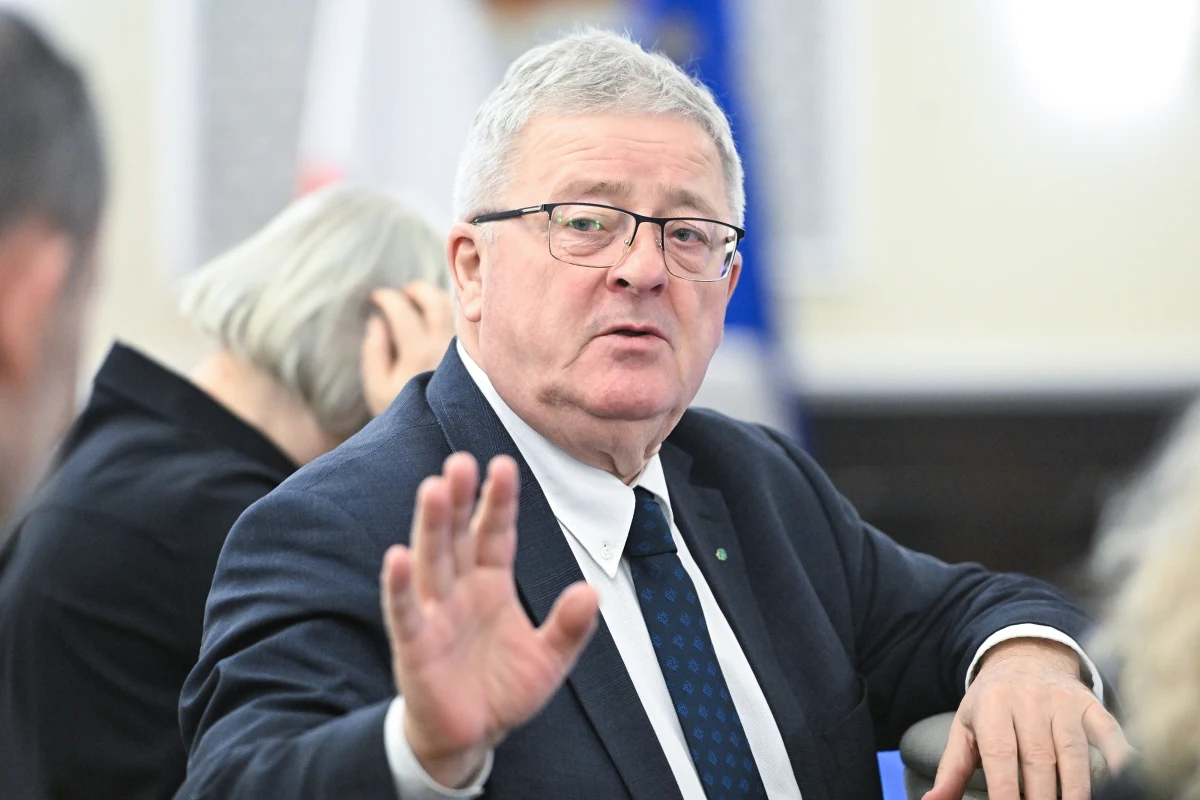 "Będę na nich czekał" - mówił w Rozmowie o 7:00 w Radiu RMF24 minister rolnictwa Czesław Siekierski, pytany, czy spotka się dziś z protestującymi rolnikami. Nie chciał przesądzać, czy do takich rozmów może dojść w Sejmie, Kancelarii Prezesa Rady Ministrów, czy w jego resorcie. Zapewniał, że jest gotowy na każdą z tych opcji. 