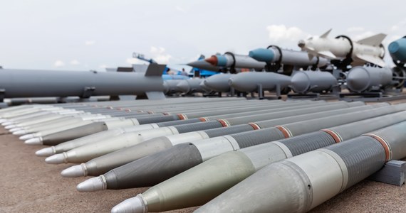 Rosyjskie wojska mają ogromną przewagę nad ukraińskimi pod względem bomb szybujących. Podczas gdy samoloty agresora są w stanie zrzucić około stu takich bomb w ciągu doby, ukraińskie zaledwie kilka - zaalarmował amerykański magazyn "Forbes".