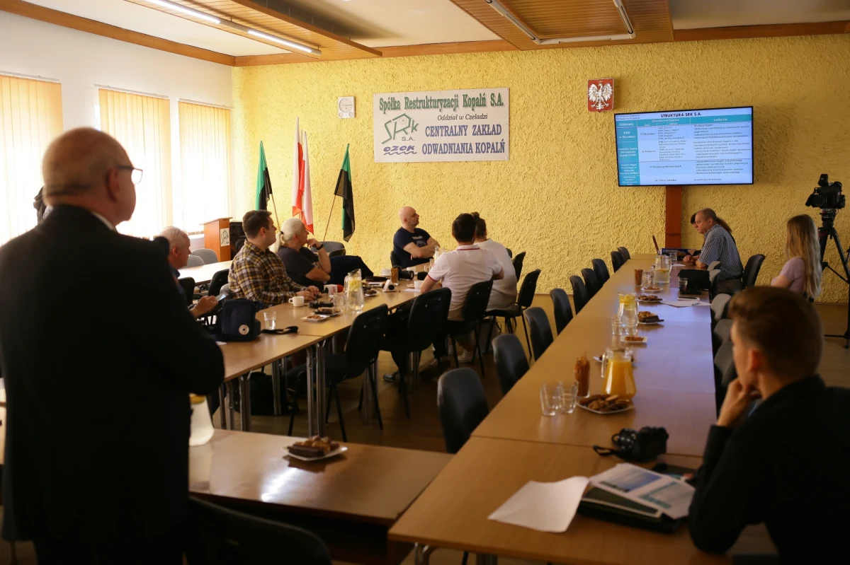 Prezes Spółki Restrukturyzacji Kopalń Janusz Smoliło, a także wiceprezesi Marek Pieszczek, Piotr Bojarski oraz Adam Smoliński zostali odwołani przez radę nadzorczą firmy. "Czasowym" pełniącym obowiązki prezesa został Radosław Wojtas.