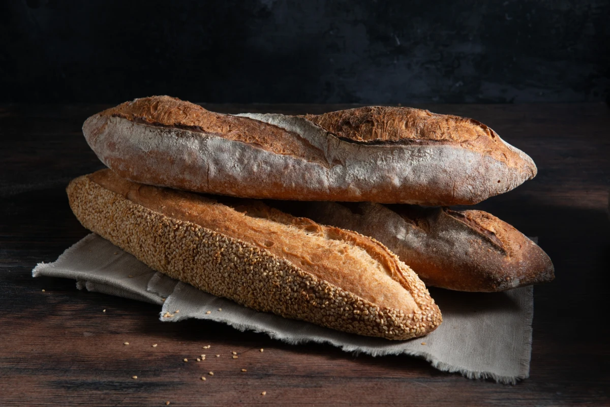 Podczas wykopalisk archeologicznych w starożytnej osadzie Catalhoyuk w środkowej Turcji odnaleziono najstarszy chleb na świecie; eksperci oceniają wiek bochenka na 8 600 lat - poinformowała agencja Anatolia.